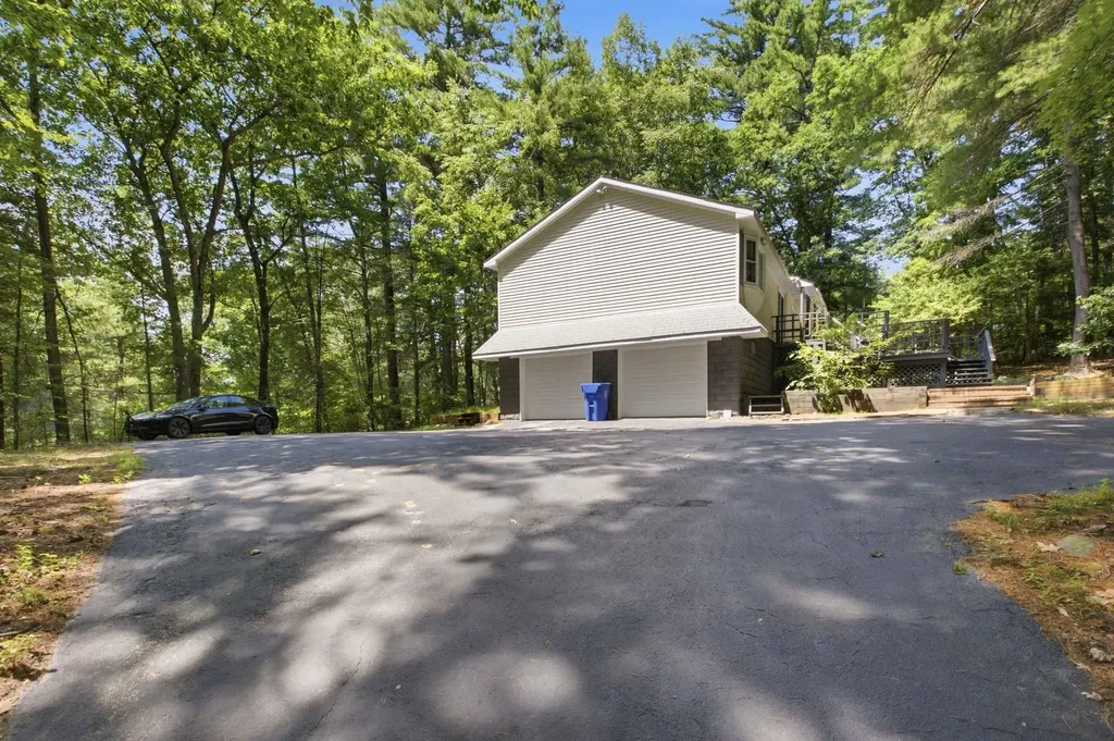 37 Hall Road Londonderry NH 03053