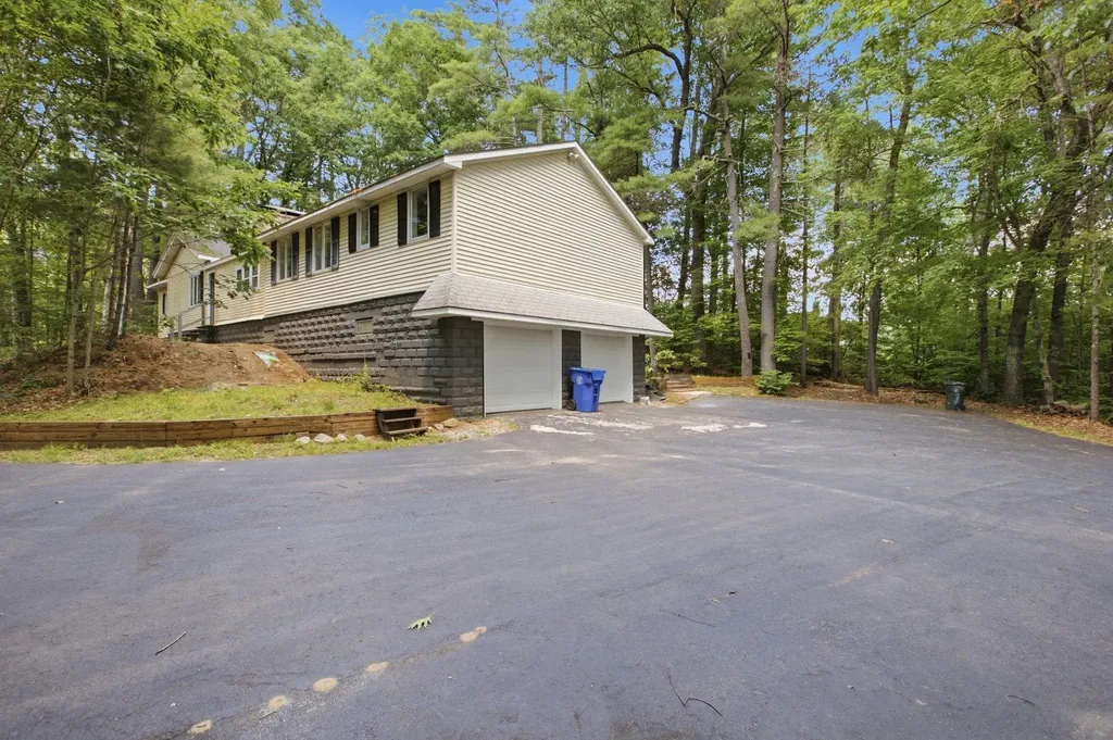 37 Hall Road Londonderry NH 03053