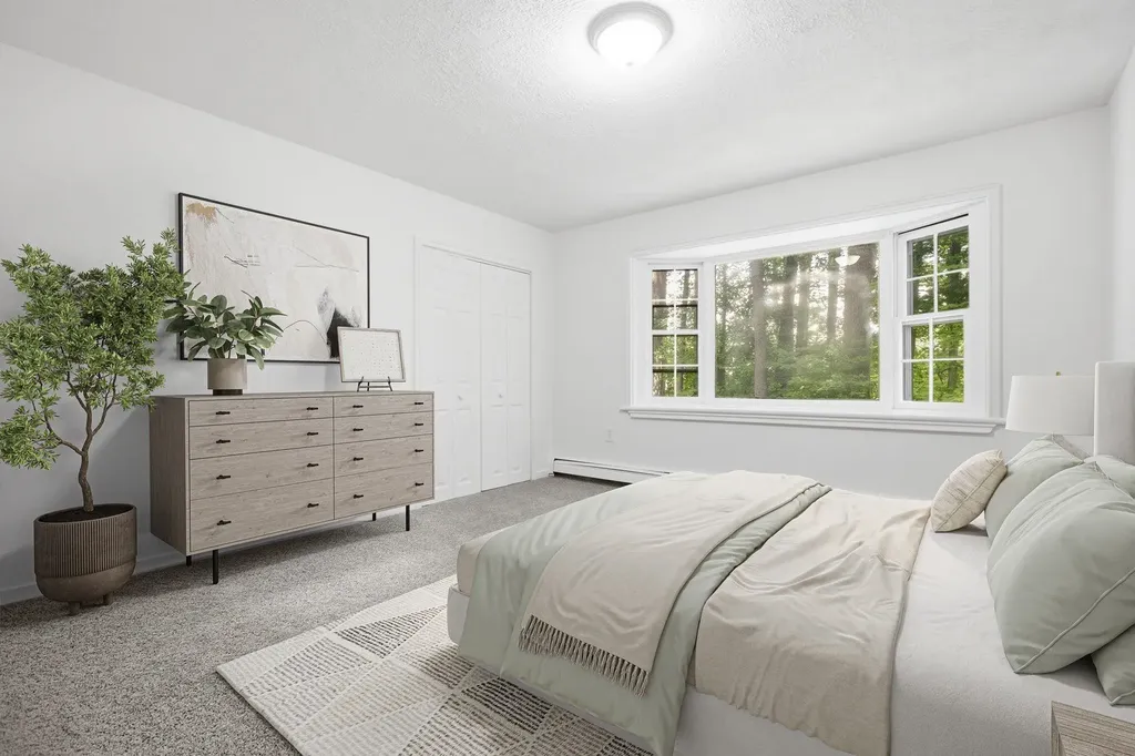 37 Hall Road Londonderry NH 03053