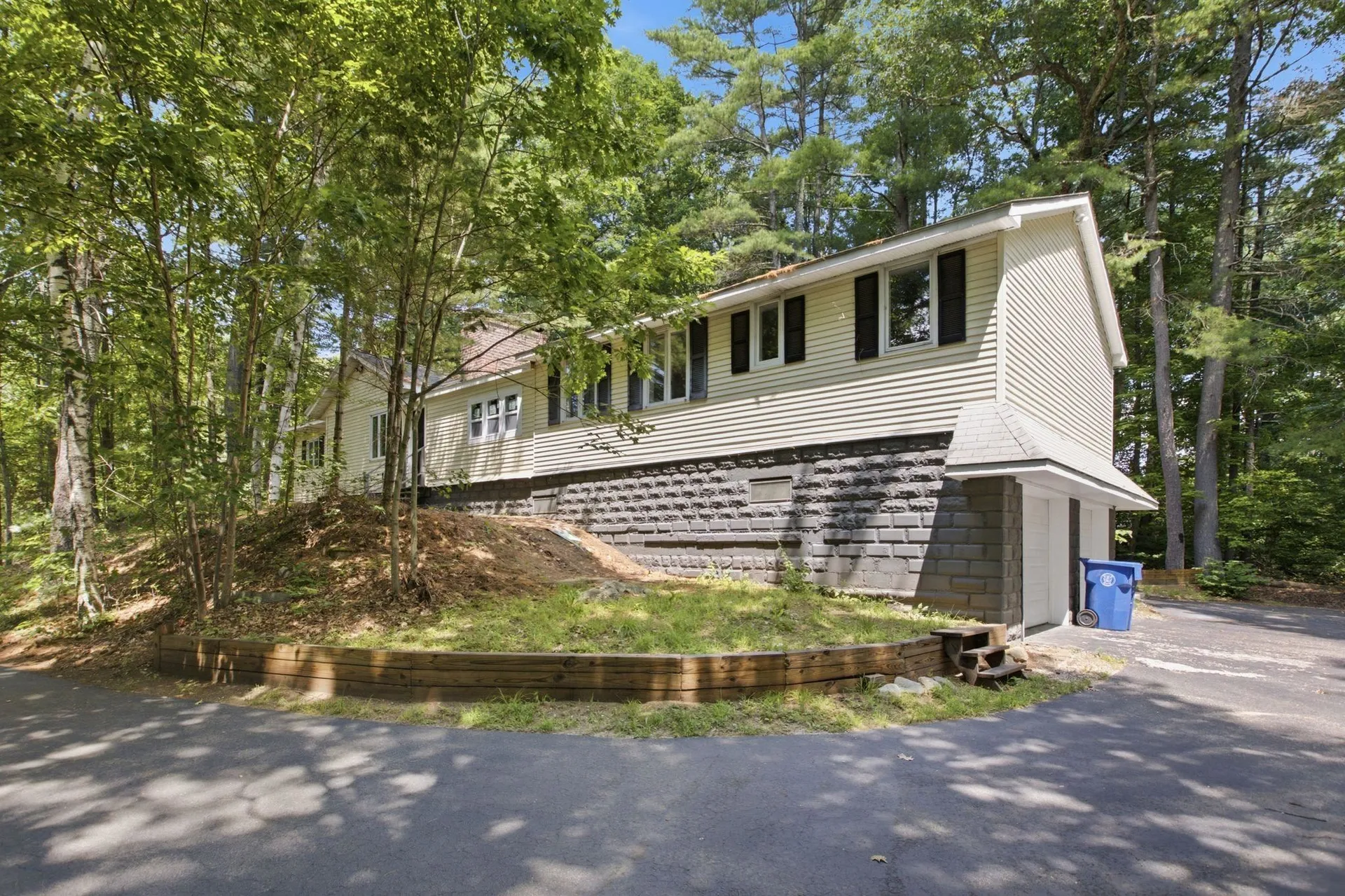37 Hall Road Londonderry NH 03053