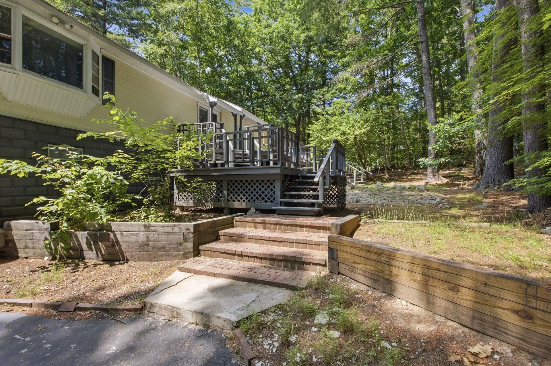 37 Hall Road Londonderry NH 03053