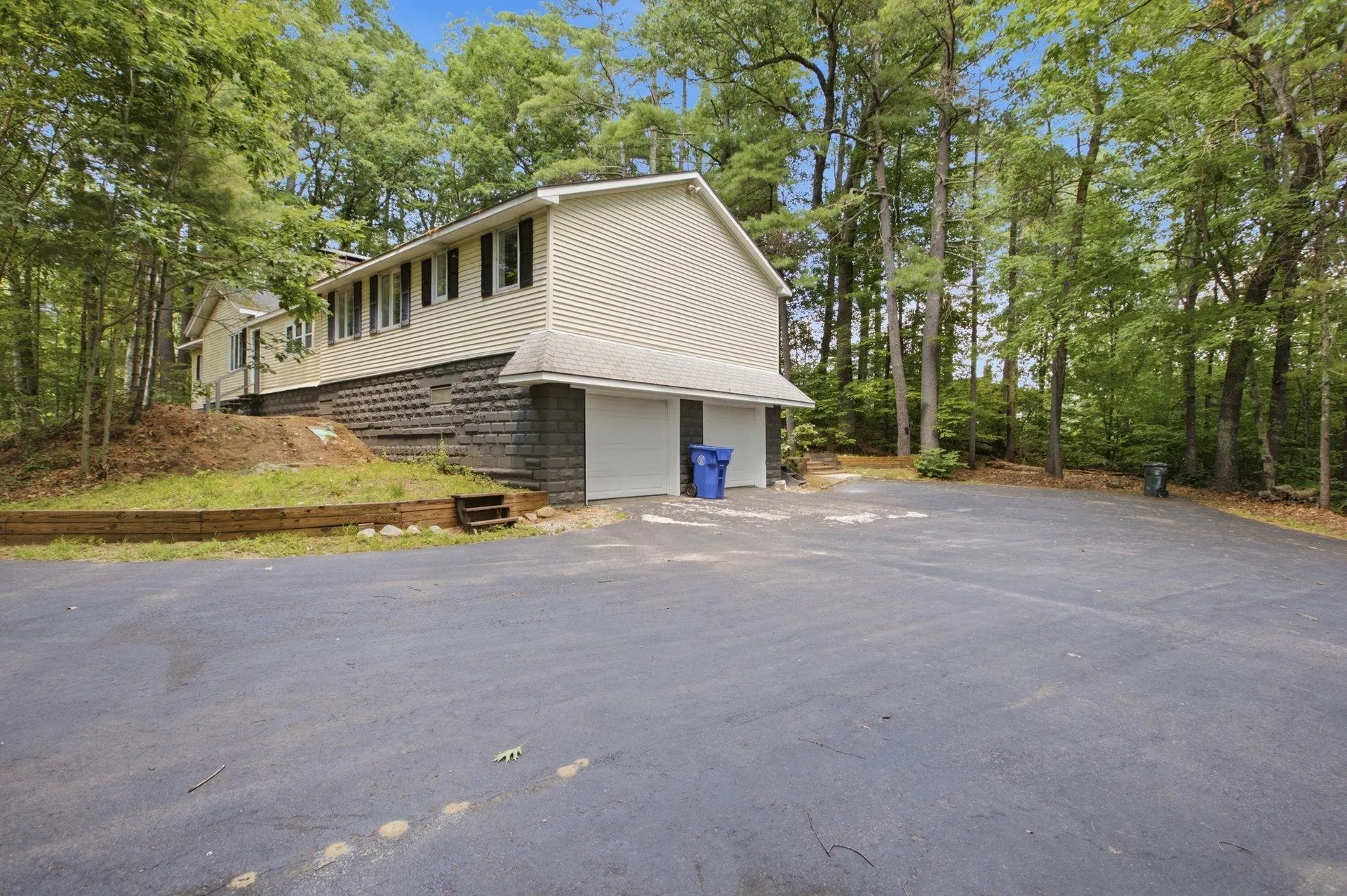 37 Hall Road Londonderry NH 03053