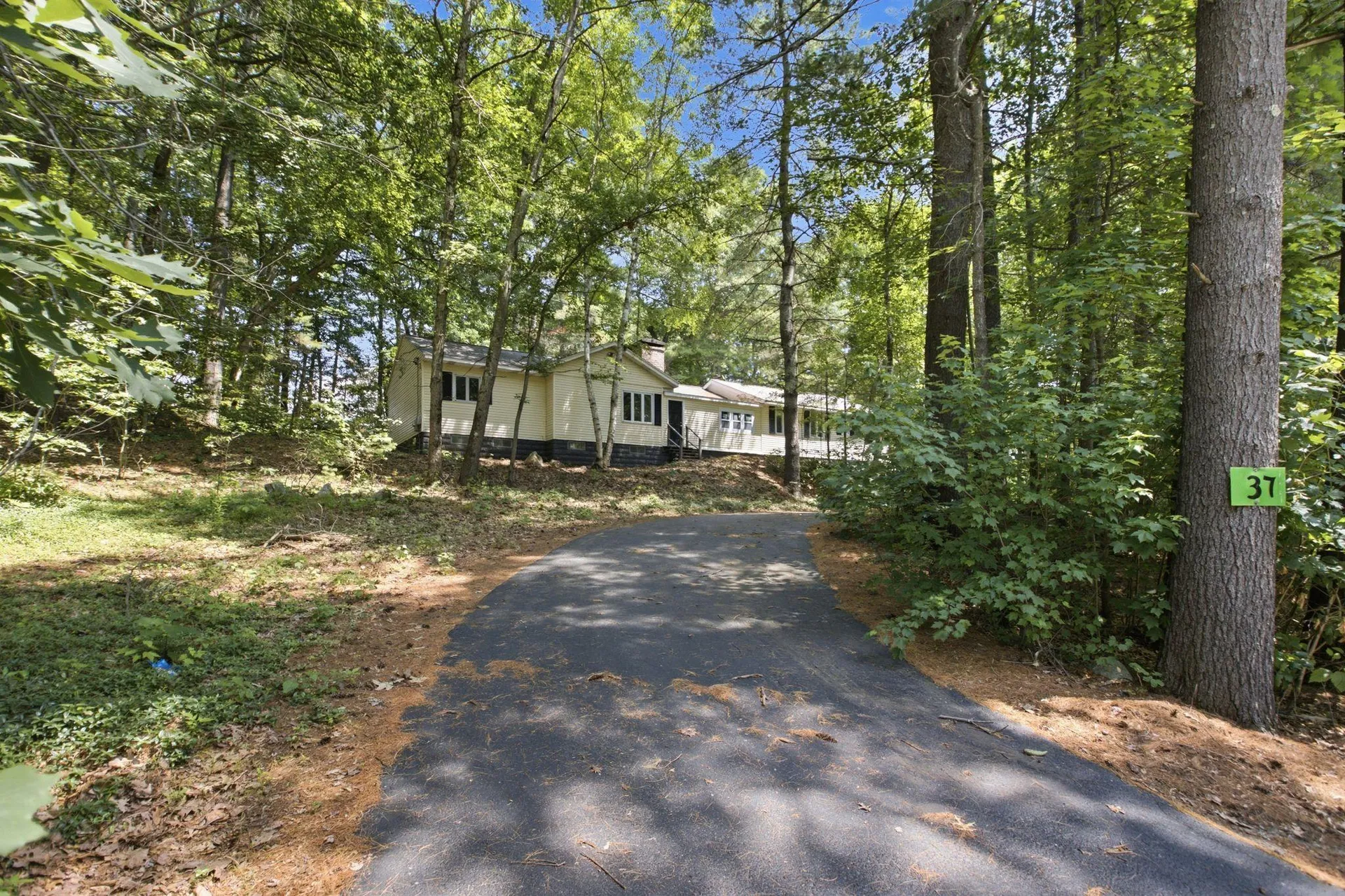 37 Hall Road Londonderry NH 03053