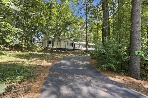 37 Hall Road Londonderry NH 03053