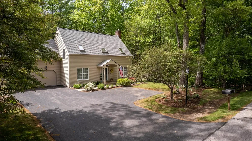 59 Stratham Green Road Stratham NH 03885