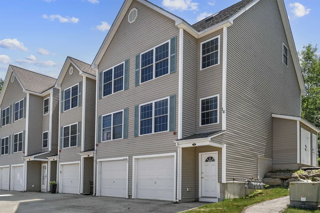 17 Tammy Court Hudson NH 03051