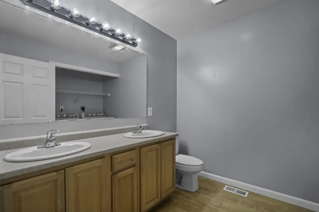 17 Tammy Court Hudson NH 03051