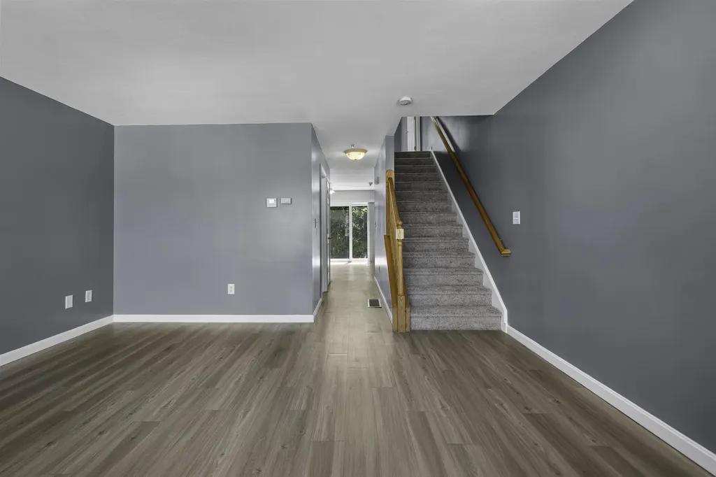 17 Tammy Court Hudson NH 03051