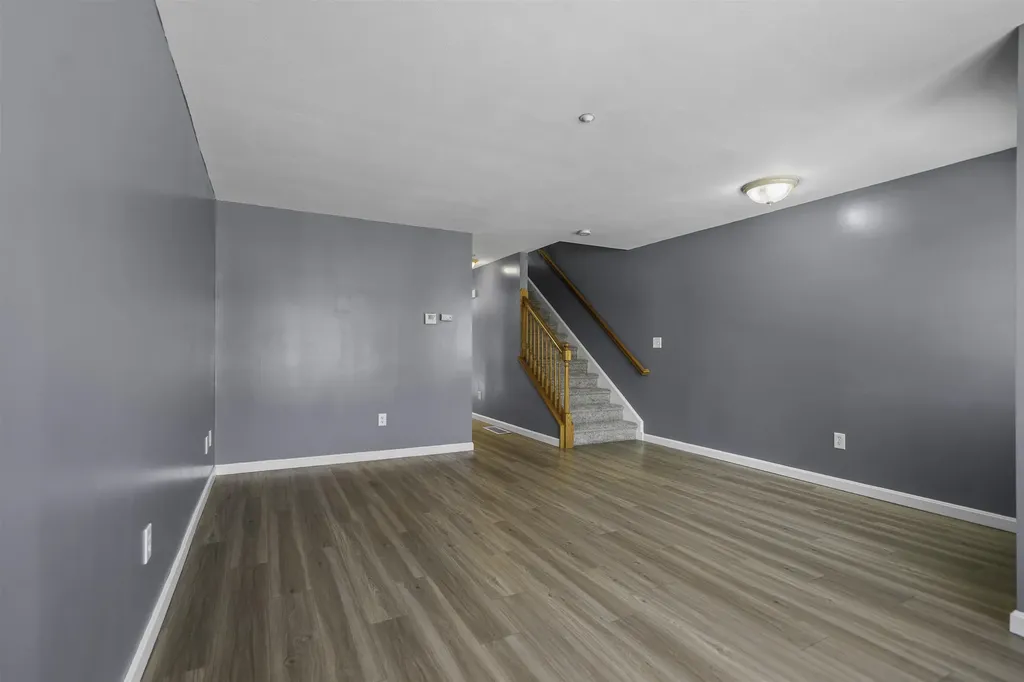 17 Tammy Court Hudson NH 03051