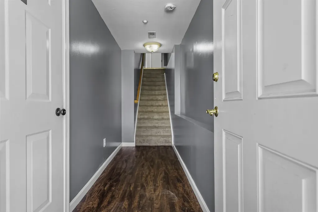 17 Tammy Court Hudson NH 03051