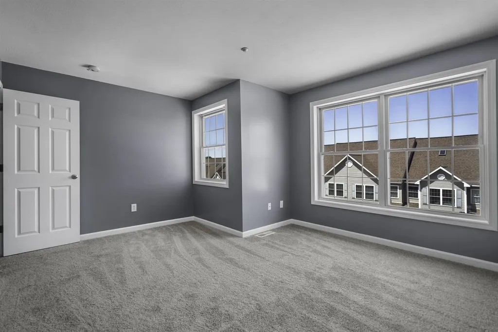 17 Tammy Court Hudson NH 03051