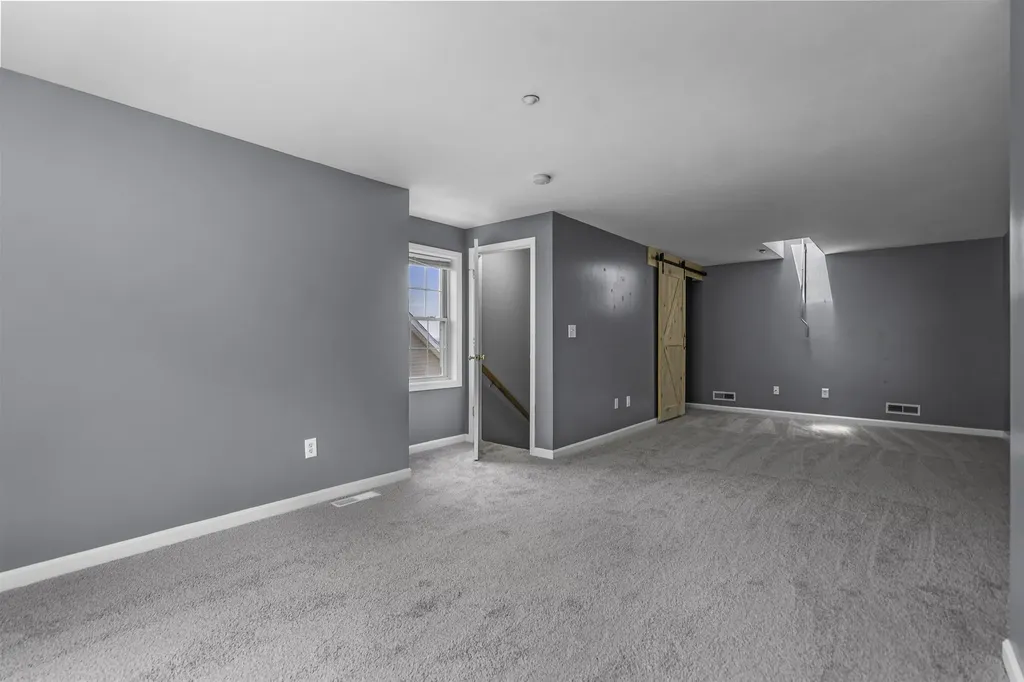 17 Tammy Court Hudson NH 03051