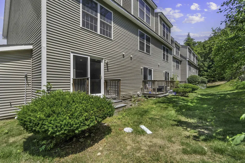 17 Tammy Court Hudson NH 03051