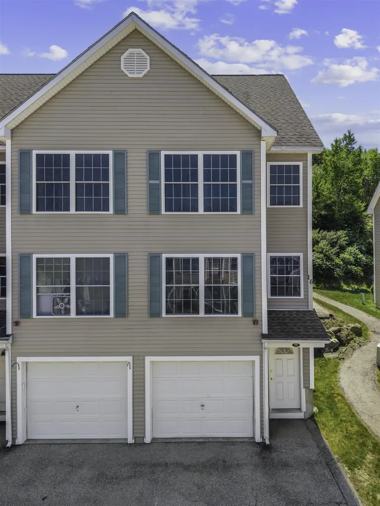 17 Tammy Court Hudson NH 03051