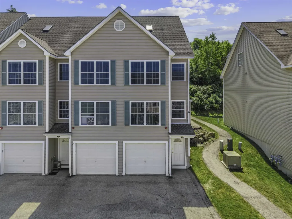 17 Tammy Court Hudson NH 03051