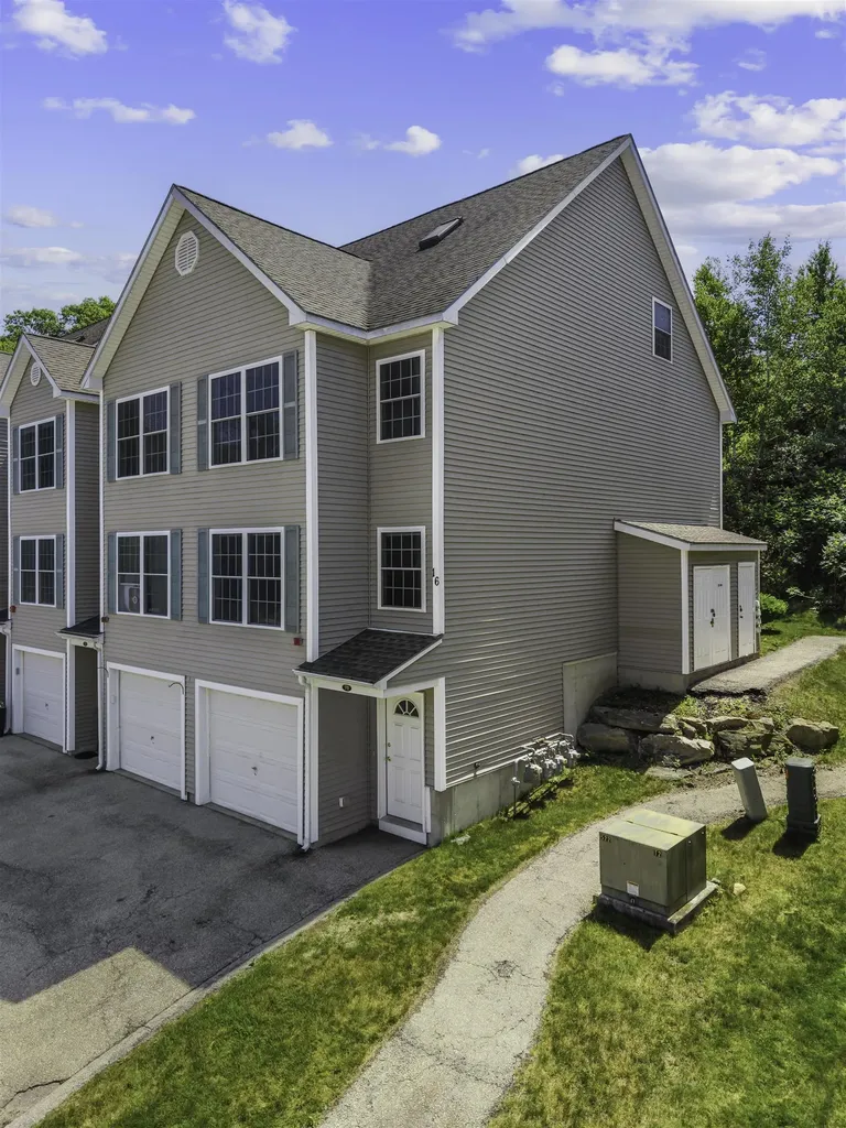 17 Tammy Court Hudson NH 03051