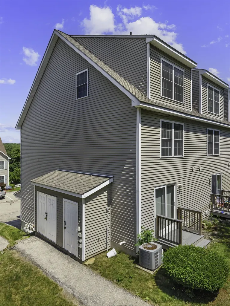 17 Tammy Court Hudson NH 03051