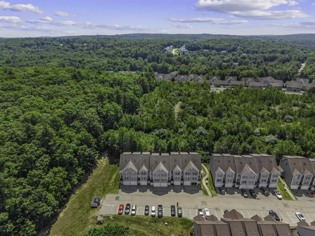 17 Tammy Court Hudson NH 03051
