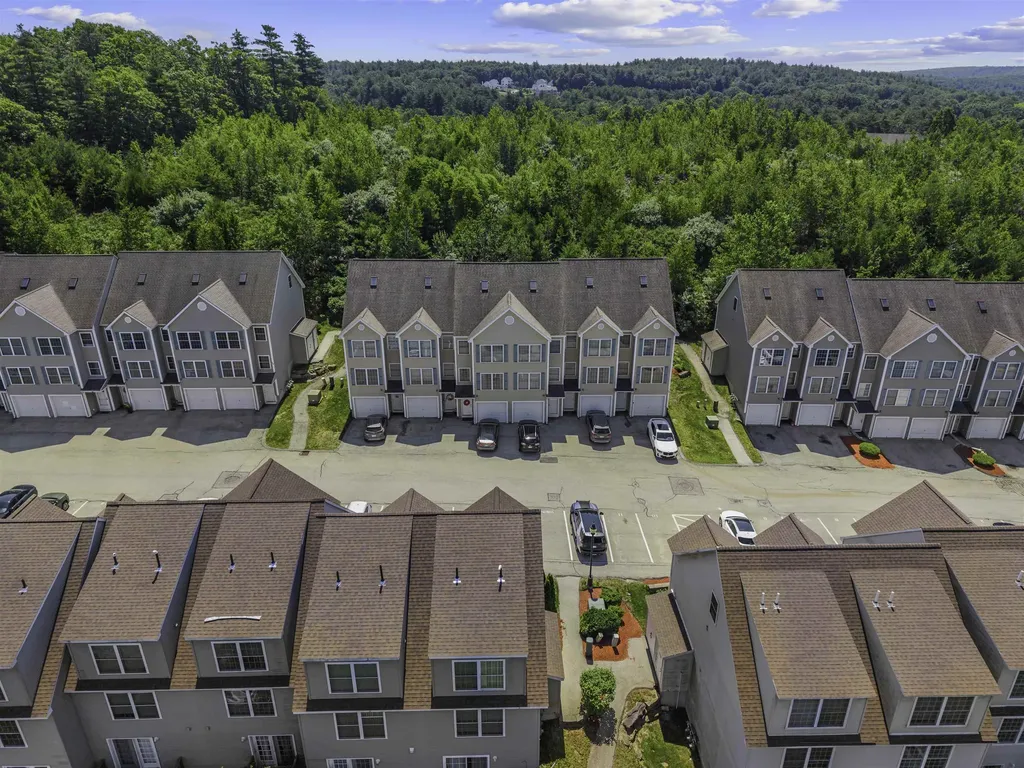 17 Tammy Court Hudson NH 03051
