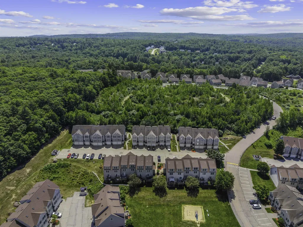 17 Tammy Court Hudson NH 03051