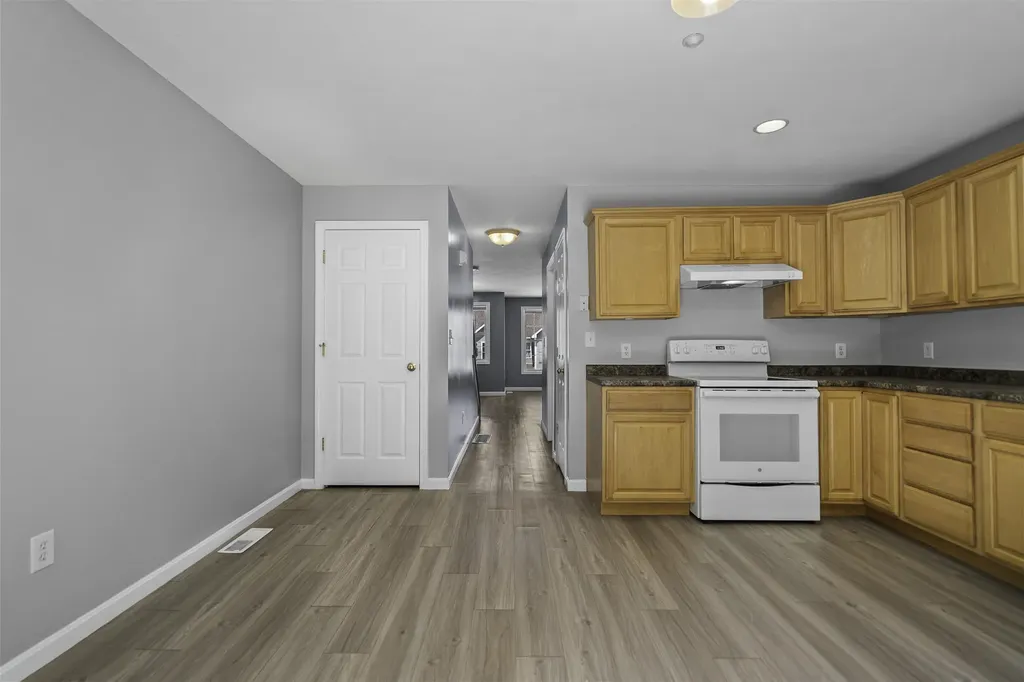 17 Tammy Court Hudson NH 03051