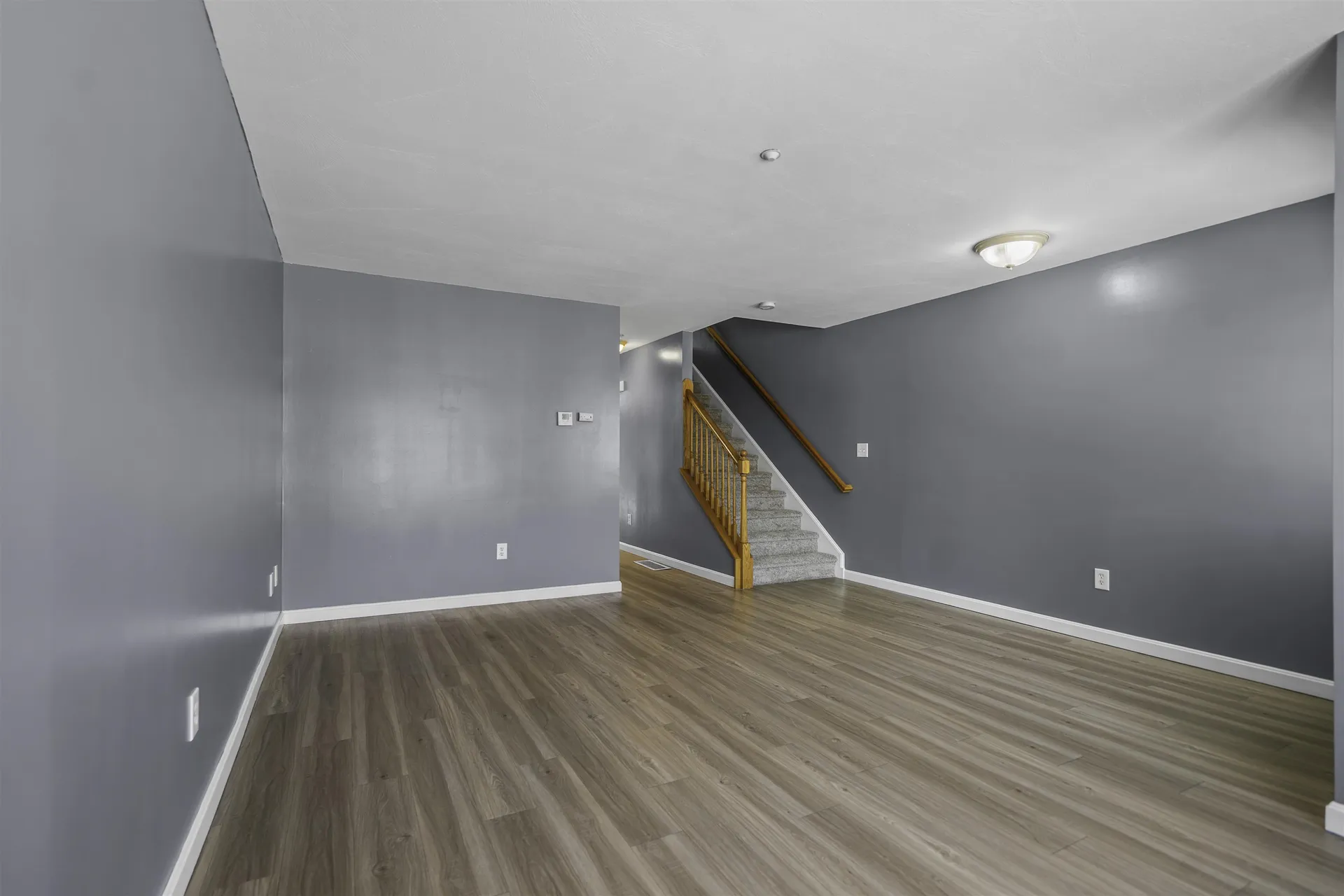 17 Tammy Court Hudson NH 03051