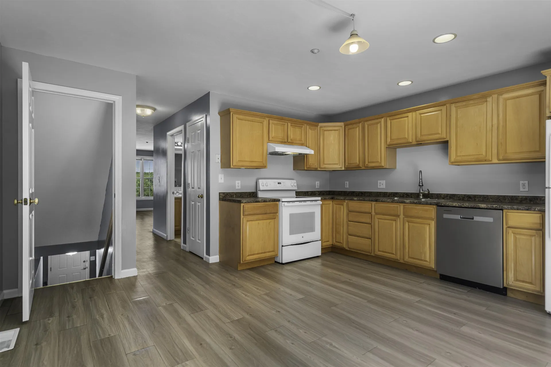 17 Tammy Court Hudson NH 03051