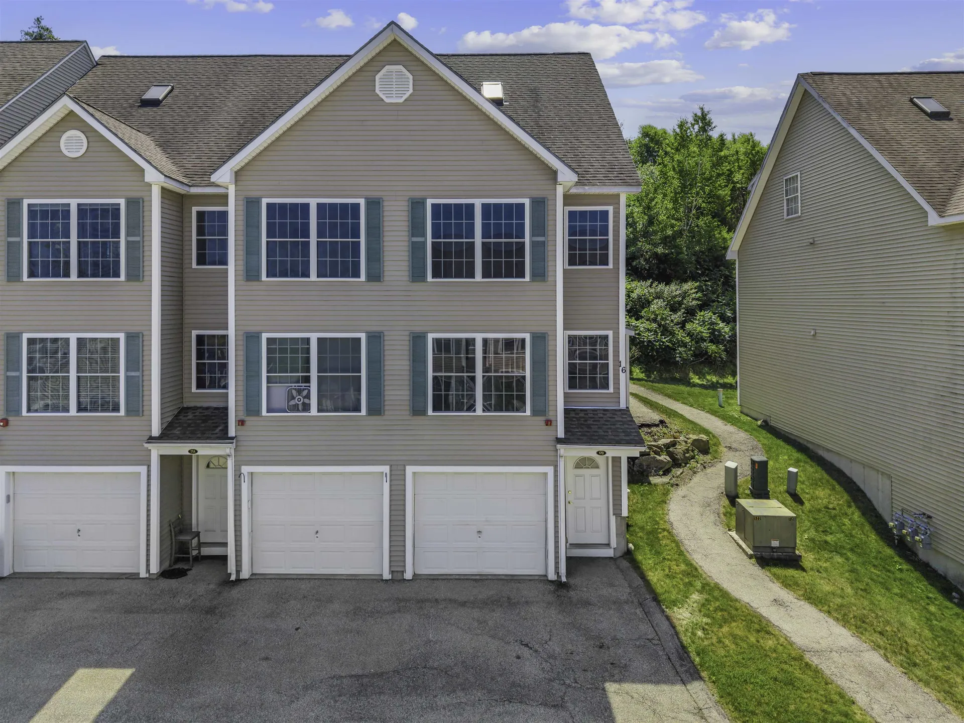 17 Tammy Court Hudson NH 03051