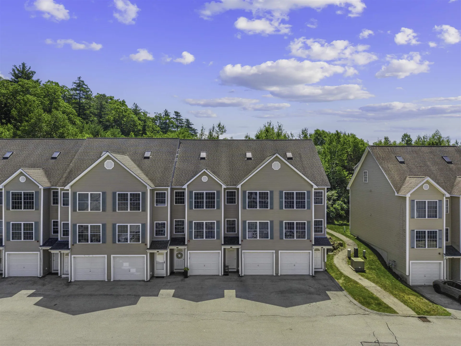 17 Tammy Court Hudson NH 03051
