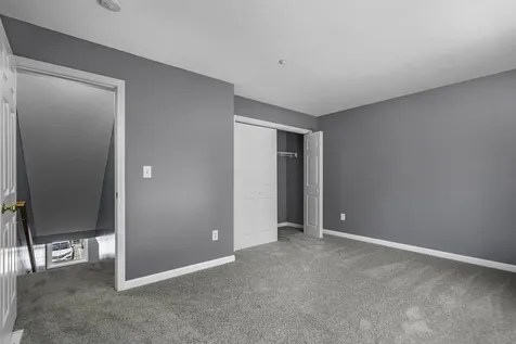 17 Tammy Court Hudson NH 03051