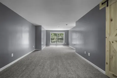 17 Tammy Court Hudson NH 03051