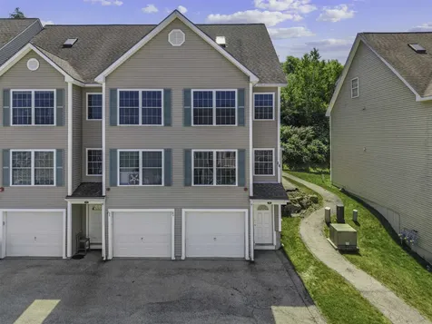 17 Tammy Court Hudson NH 03051