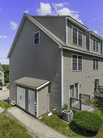 17 Tammy Court Hudson NH 03051