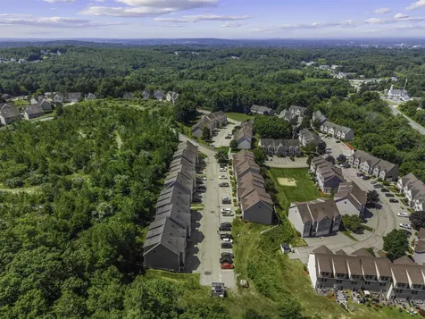 17 Tammy Court Hudson NH 03051