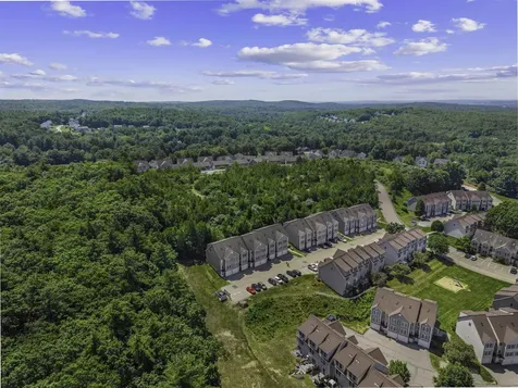 17 Tammy Court Hudson NH 03051