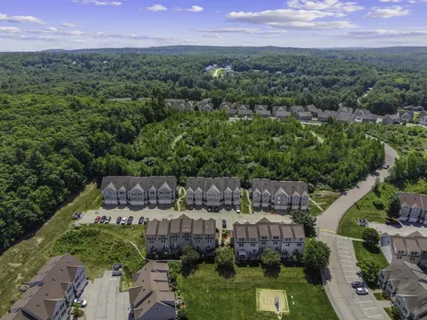 17 Tammy Court Hudson NH 03051