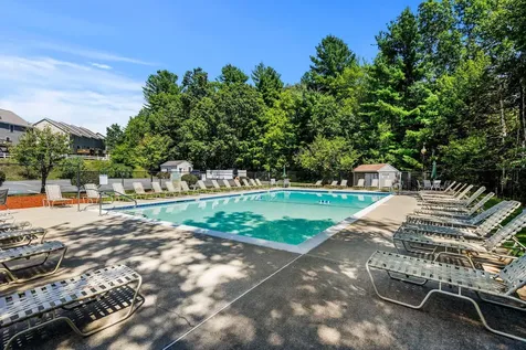 17 Tammy Court Hudson NH 03051