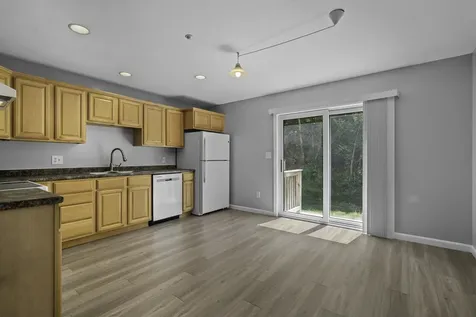 17 Tammy Court Hudson NH 03051