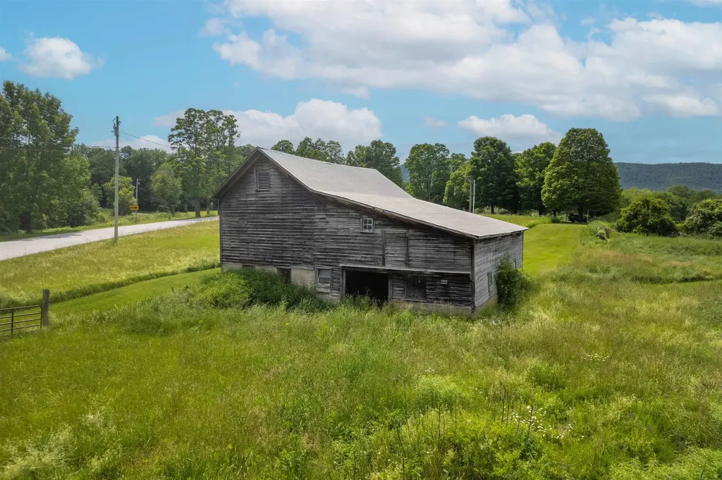 2086 Walker Mountain Road Clarendon VT 05759