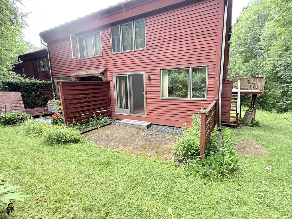 23 Robin Way Brattleboro VT 05301