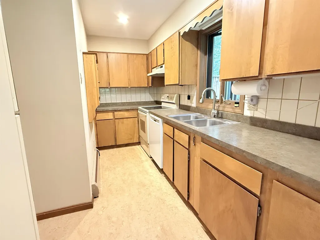 23 Robin Way Brattleboro VT 05301