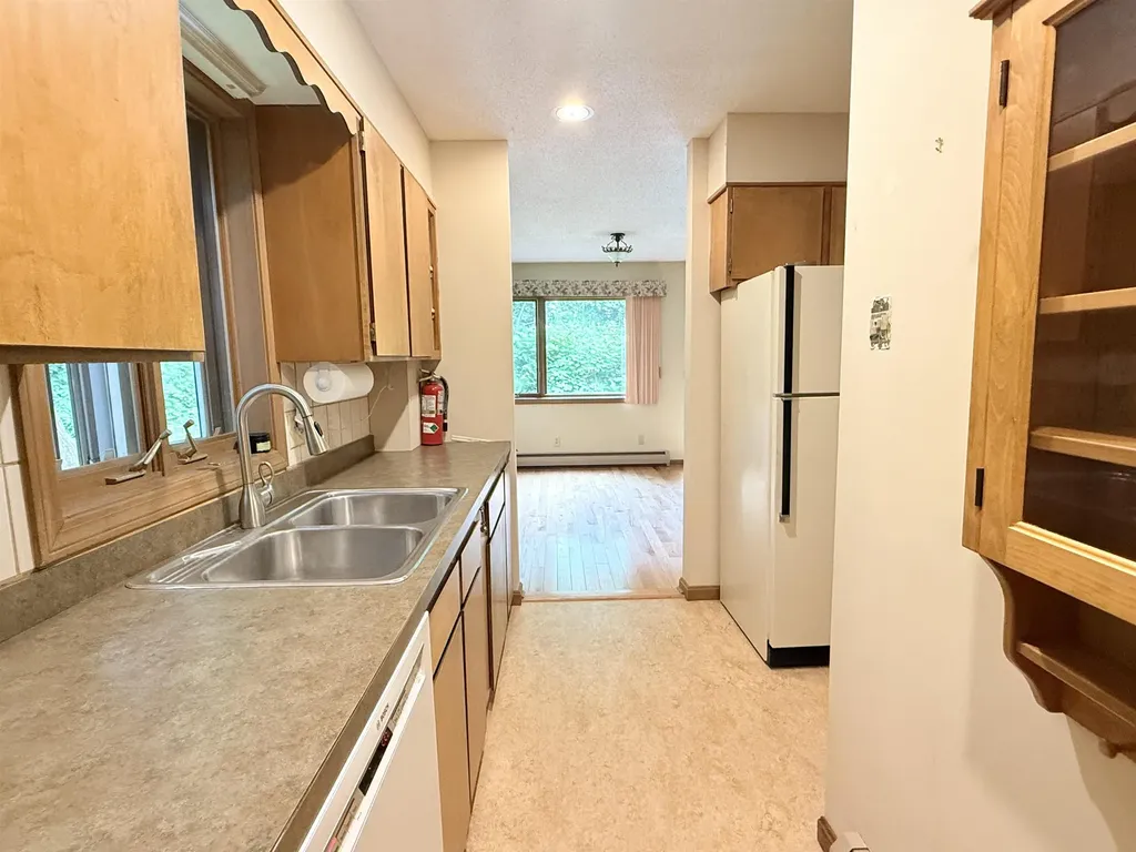 23 Robin Way Brattleboro VT 05301