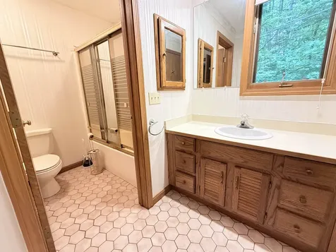 23 Robin Way Brattleboro VT 05301