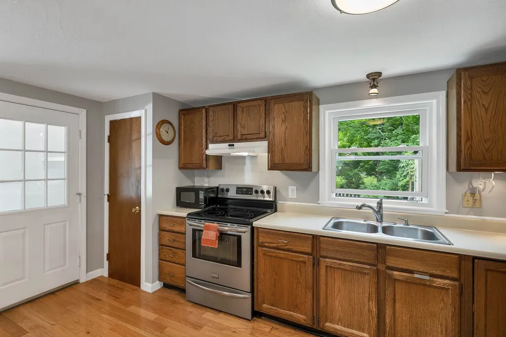 21 Spruce Street Laconia NH 03246