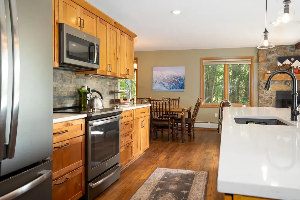 95 Hemlock Drive Londonderry VT 05343