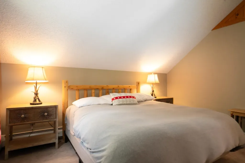 95 Hemlock Drive Londonderry VT 05343