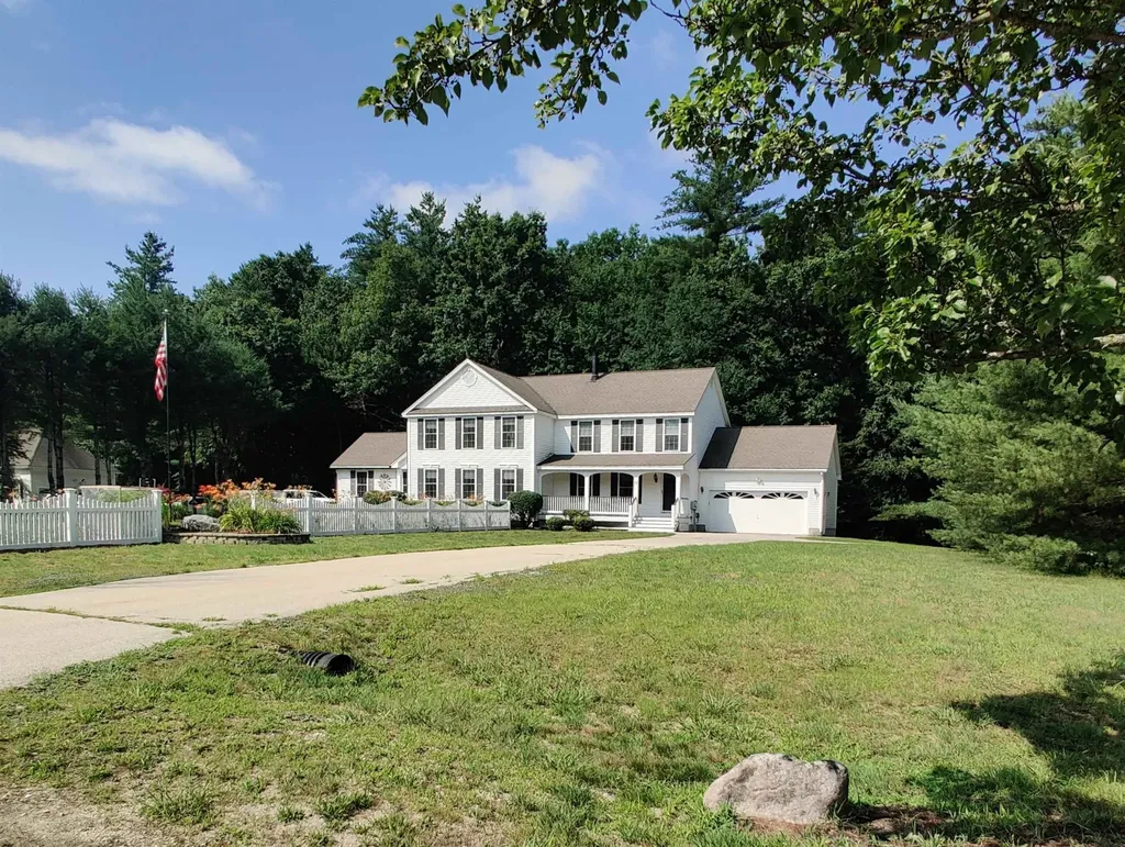 13 Snowdrop Lane Litchfield NH 03052
