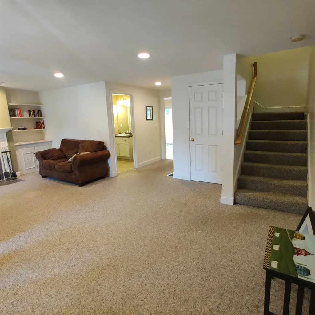 13 Snowdrop Lane Litchfield NH 03052