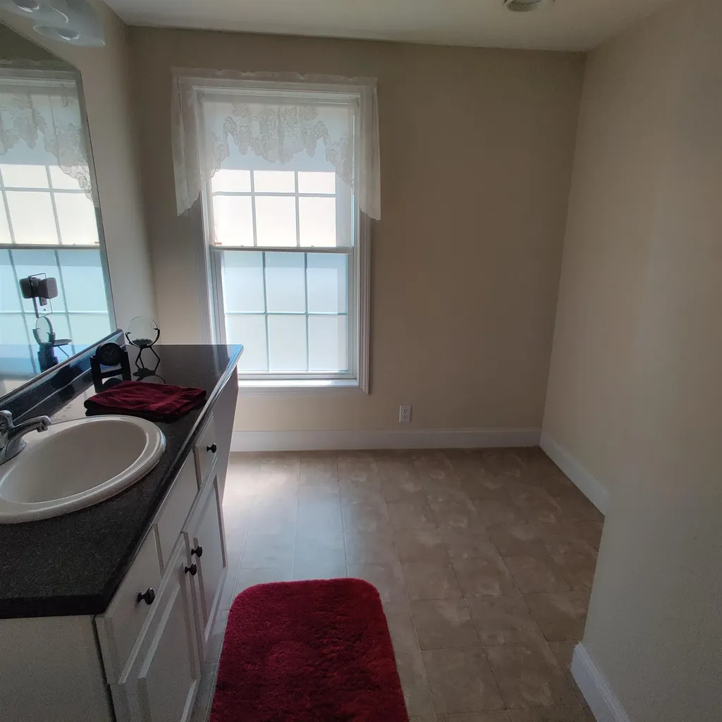 13 Snowdrop Lane Litchfield NH 03052
