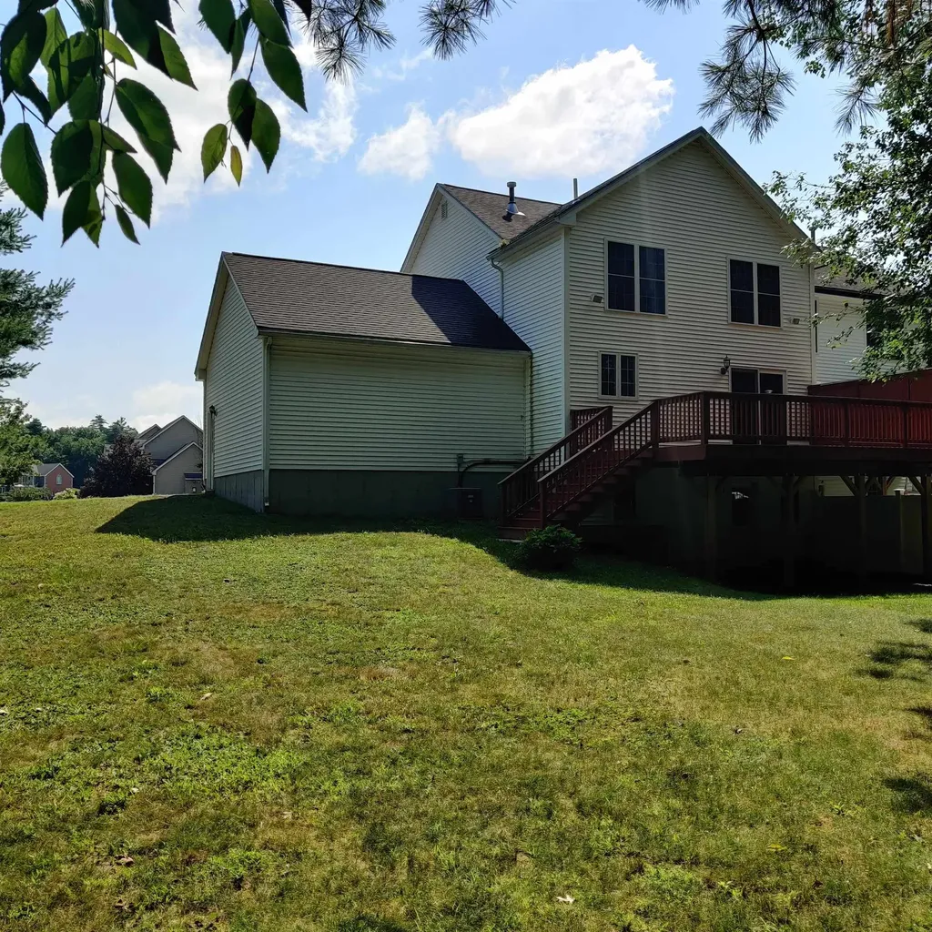 13 Snowdrop Lane Litchfield NH 03052